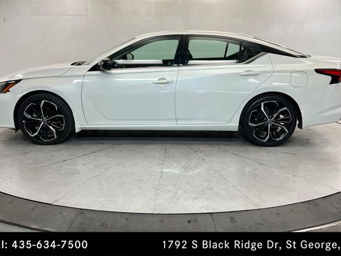 Used 2024 Nissan Altima 2.5 SR FWD image 2