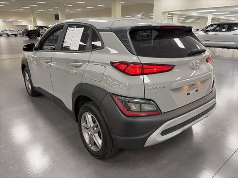 Used 2022 Hyundai Kona SE image 5