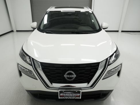 Used 2023 Nissan Rogue SV w/ SV Premium B Package FWD image 2