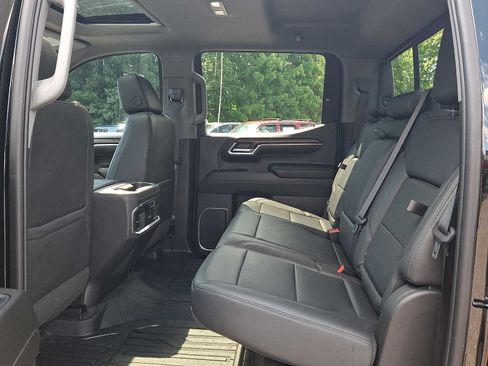 Used 2023 GMC Sierra 1500 SLT w/ SLT Premium Plus Package AWD/4WD image 12