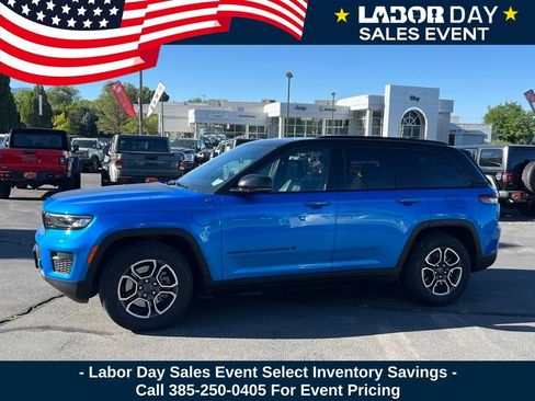 Used 2022 Jeep Grand Cherokee Trailhawk w/ Advanced Protech Group II AWD/4WD image 1