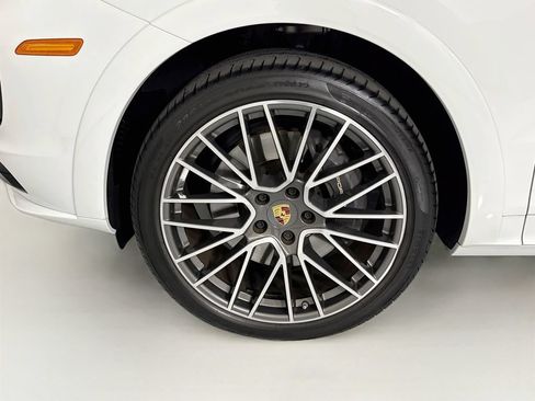 Used 2023 Porsche Cayenne Coupe AWD/4WD image 30