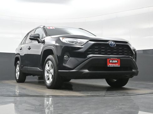 Used 2021 Toyota RAV4 XLE AWD/4WD image 26