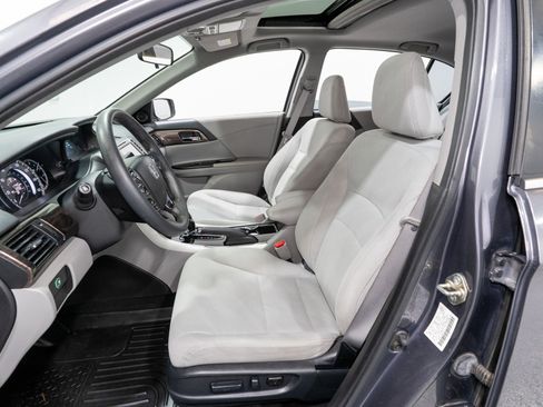 Used 2017 Honda Accord EX image 14