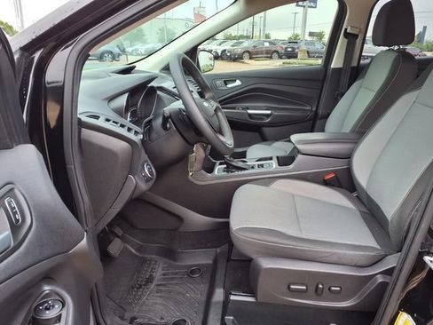 Used 2017 Ford Escape SE FWD image 6