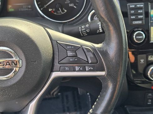 Used 2017 Nissan Rogue SL w/ SL Premium Package image 31