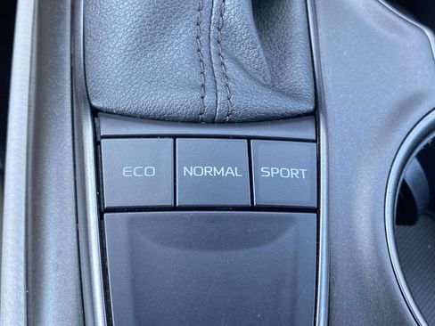 Used 2024 Toyota Camry SE FWD image 27
