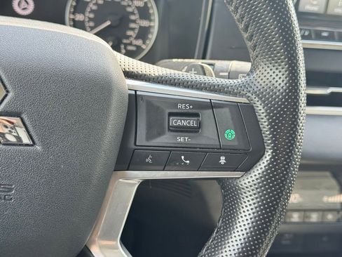 Used 2024 Mitsubishi Outlander SE image 30