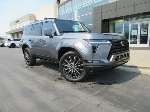 Used 2026 Lexus GX 550 w/ Cold Area Package AWD/4WD image 13