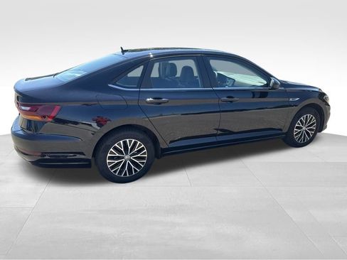 Used 2019 Volkswagen Jetta SEL w/ Cold Weather Package FWD image 10