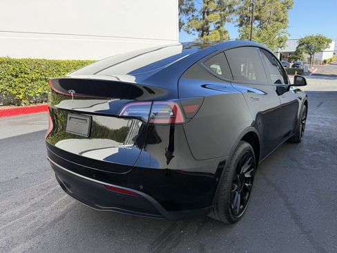 Used 2022 Tesla Model Y Long Range AWD/4WD image 3
