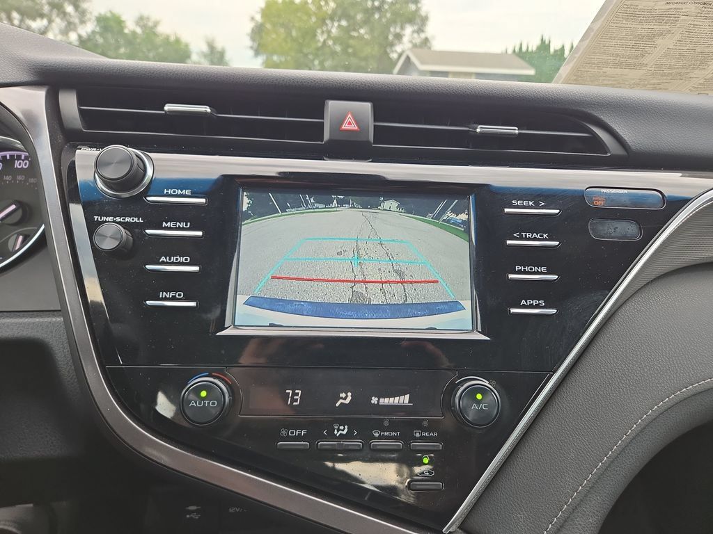 Used 2018 Toyota Camry SE FWD image 18