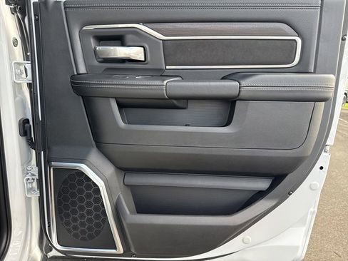 New 2025 RAM 2500 Laramie w/ Night Edition AWD/4WD image 17