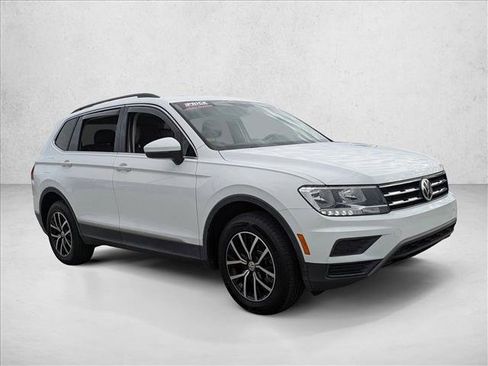 Used 2021 Volkswagen Tiguan SE image 3
