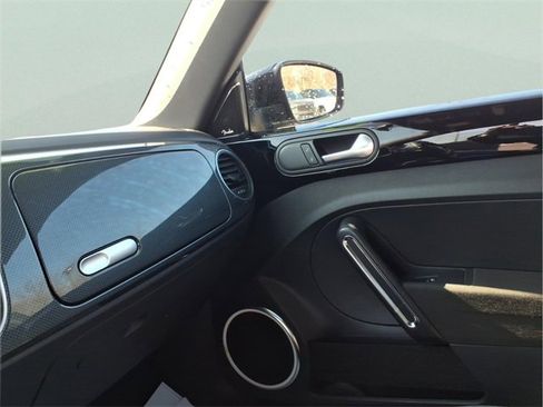 Used 2014 Volkswagen Beetle R-Line image 19
