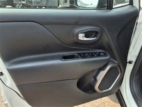 Used 2022 Jeep Renegade Latitude w/ Convenience Group image 9