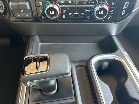 Used 2024 GMC Sierra 1500 SLT w/ SLT Premium Plus Package AWD/4WD image 18