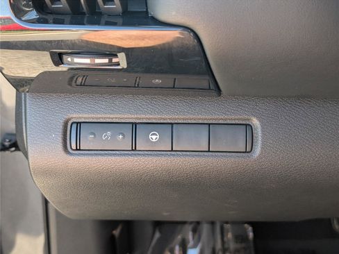 Used 2023 Nissan Pathfinder SV AWD/4WD image 22