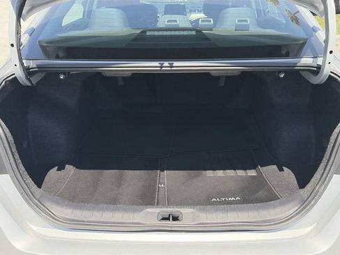 Used 2024 Nissan Altima 2.5 SV FWD image 15