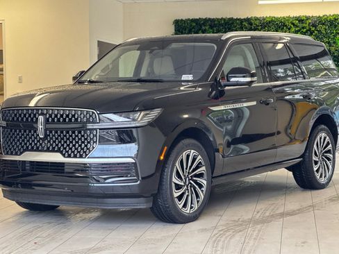Certified 2025 Lincoln Navigator Reserve image 8