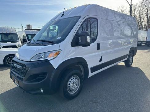Used 2025 RAM ProMaster 2500 w/ Convenience Group FWD image 3