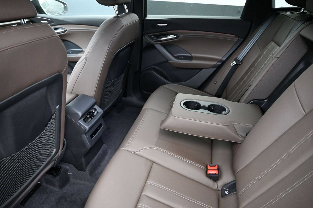 New 2027 Audi Q6 e-tron Premium Plus AWD/4WD image 18