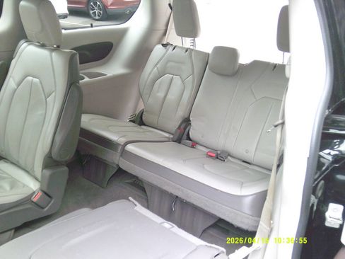 Used 2017 Chrysler Pacifica Touring-L image 15