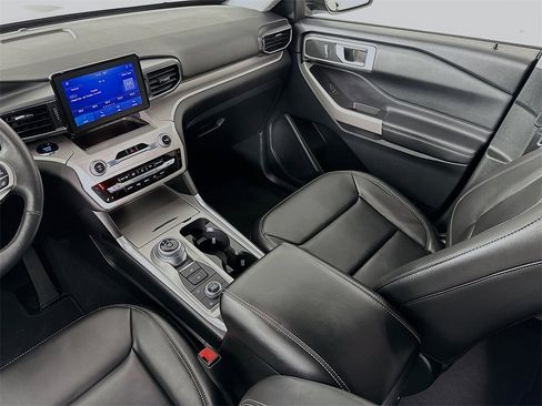 Used 2024 Ford Explorer XLT w/ Equipment Group 202A image 23