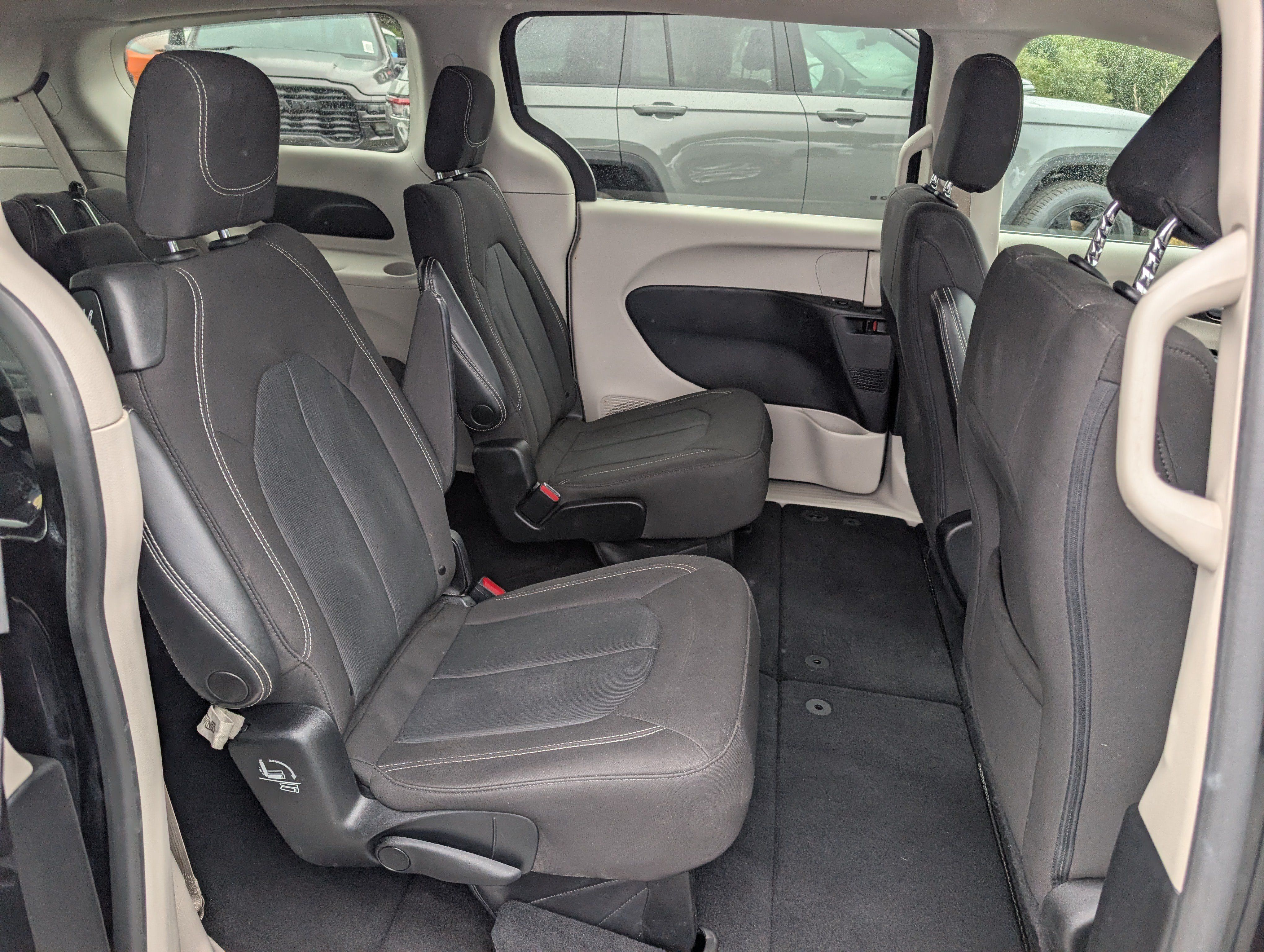 Used 2023 Chrysler Voyager LX FWD image 11