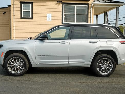 Used 2022 Jeep Grand Cherokee Summit AWD/4WD image 8