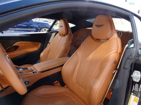 Used 2021 Aston Martin DB11 Coupe image 13