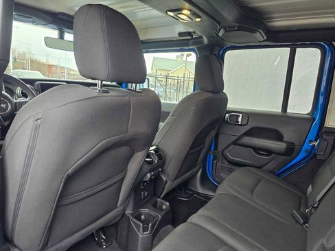 Used 2023 Jeep Wrangler Sahara AWD/4WD image 30