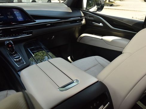 Used 2023 Cadillac Escalade Sport AWD/4WD image 18