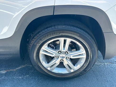 New 2024 GMC Terrain SLE w/ Driver Convenience Package FWD image 24