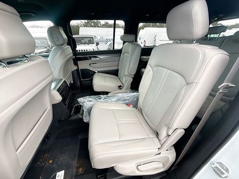 New 2026 Jeep Grand Wagoneer 2WD image 25