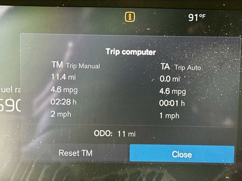 Used 2025 Volvo XC40 B5 Core w/ Climate Package image 12