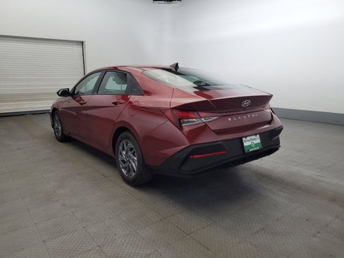Used 2024 Hyundai Elantra SEL FWD image 5