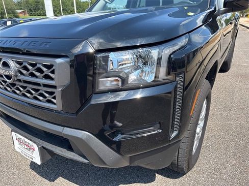 Used 2023 Nissan Frontier SV image 9
