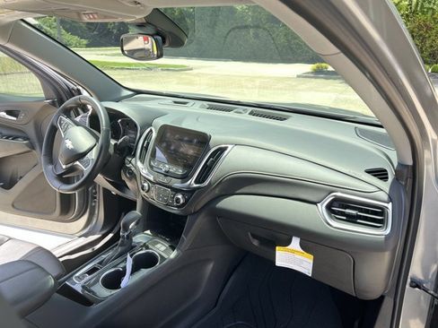 Used 2024 Chevrolet Equinox Premier FWD image 29