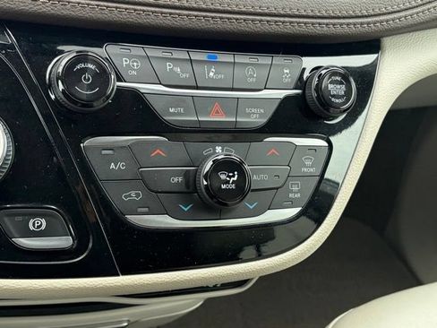 Used 2021 Chrysler Pacifica Touring-L w/ Premium & Safety Sphere Group FWD image 22