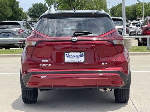 Used 2023 Nissan Kicks SV FWD image 5