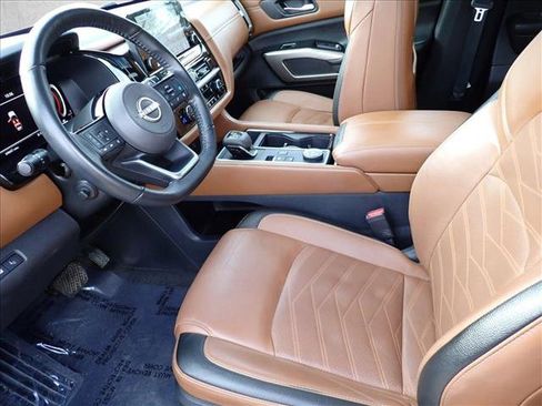 Used 2023 Nissan Pathfinder Platinum AWD/4WD image 13