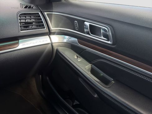 Used 2016 Ford Explorer Limited w/ Equipment Group 301A image 17