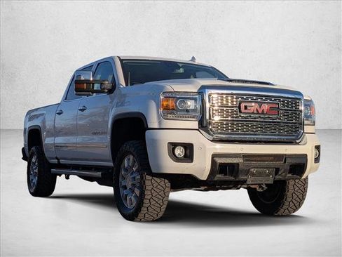 Used 2019 GMC Sierra 2500 Denali w/ Duramax Plus Package image 3