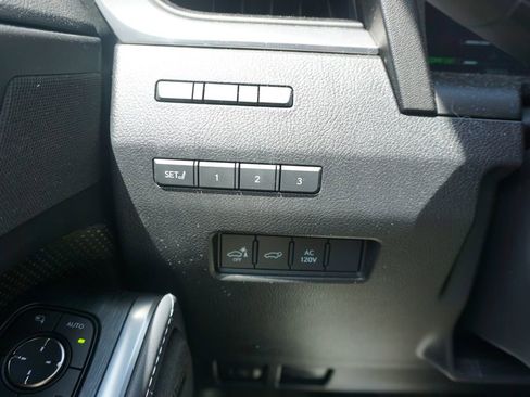 Used 2024 Lexus GX 550 AWD/4WD image 5