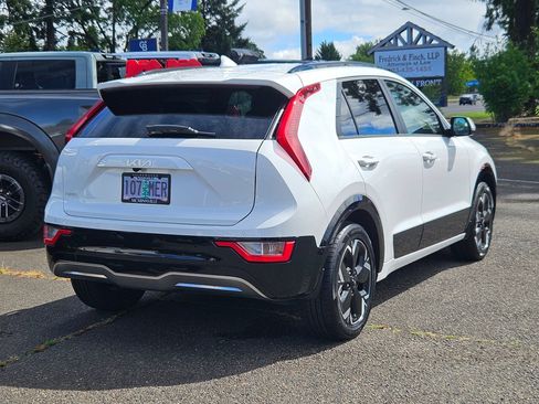 Used 2023 Kia Niro Wind w/ Wind Preserve Package FWD image 5