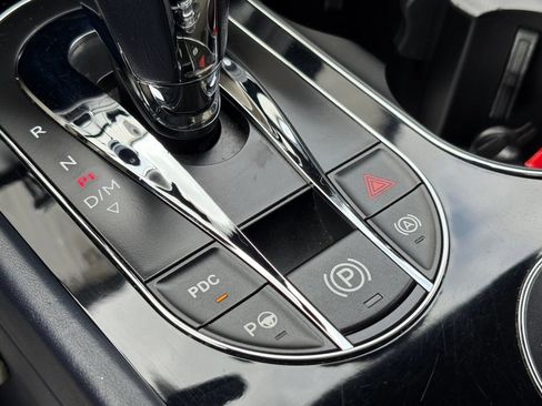 Used 2019 Bentley Bentayga AWD/4WD image 26