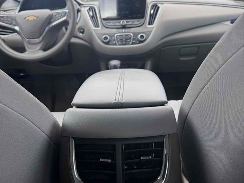 Used 2025 Chevrolet Malibu LT FWD image 21