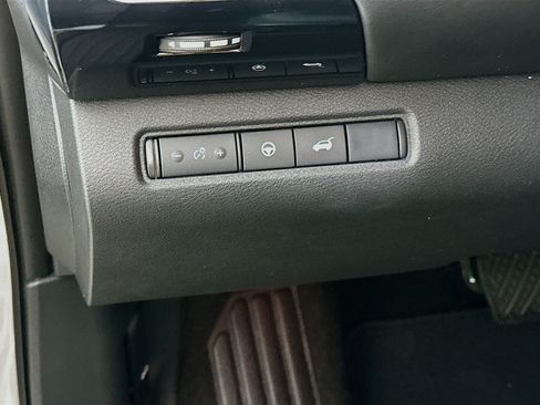 Used 2025 Nissan Pathfinder SV AWD/4WD image 17
