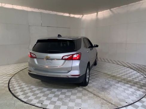 Used 2020 Chevrolet Equinox LT w/ Driver Convenience Package FWD image 2